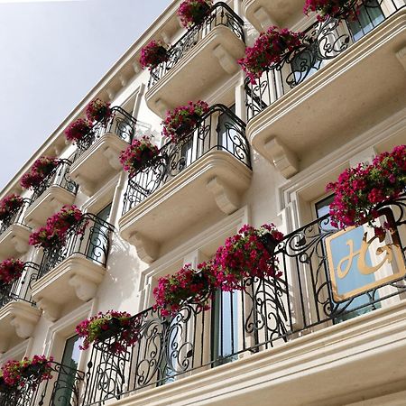 Hotel Plaza Berat Exteriör bild