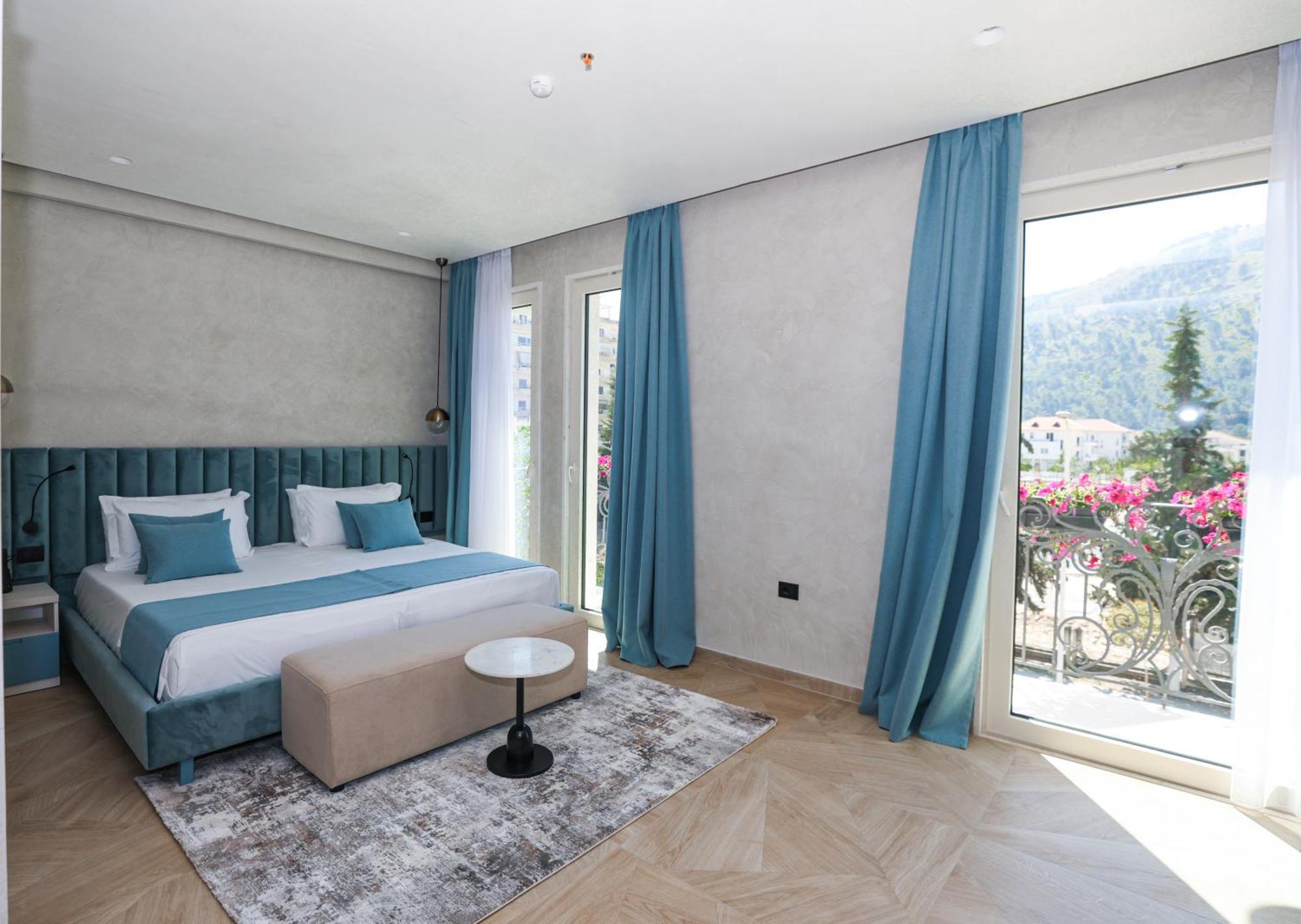 Hotel Plaza Berat Exteriör bild